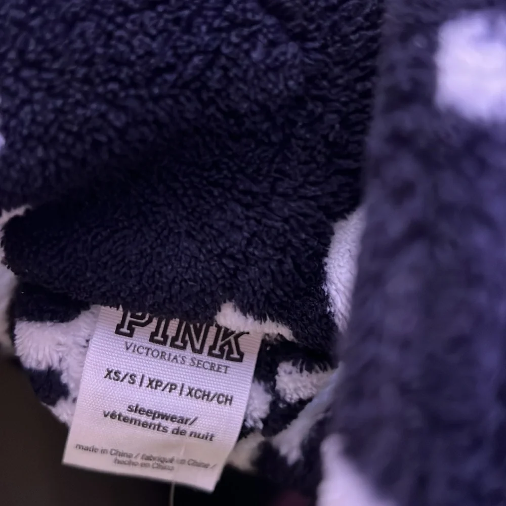 VS Pink Robe - Picture 4 of 4